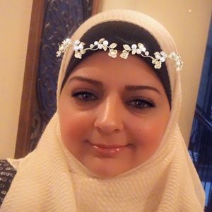 Meet your Posher, Mona